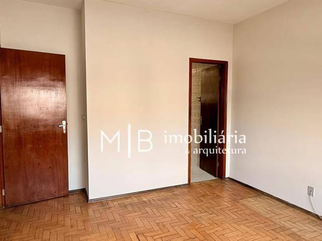 Casa 4 quartos e 3 banheiros, para alugar, no bairro Retiro em Lavras