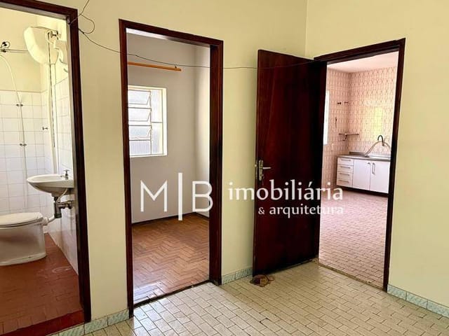 Casa 4 quartos e 3 banheiros, para alugar, no bairro Retiro em Lavras