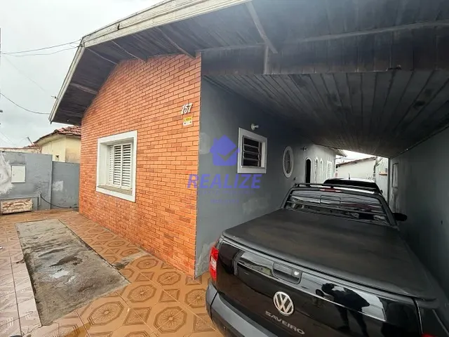Casa com 400m² 4 quartos e 2 banheiros, à venda ou para alugar, no bairro Vila Antártica  em Botucatu