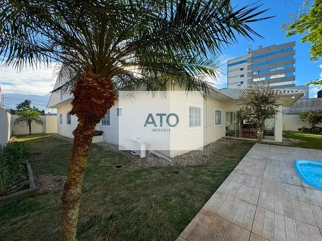 Casa com 720m² 3 quartos e 3 banheiros, à venda, no bairro Universitário em Tijucas