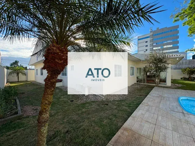 Casa com 720m² 3 quartos e 3 banheiros, à venda, no bairro Universitário em Tijucas
