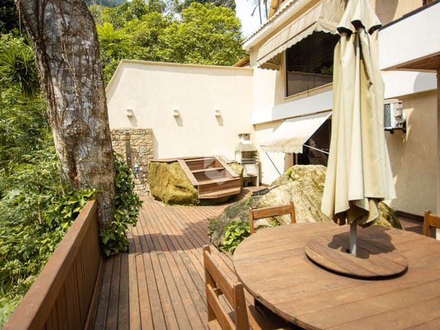 Casa com 220m² 2 quartos e 2 banheiros, à venda, no bairro Barra da Tijuca em Rio de Janeiro