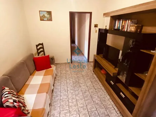 Casa 2 quartos e 1 banheiro, à venda, no bairro Vera Cruz em Belo Horizonte