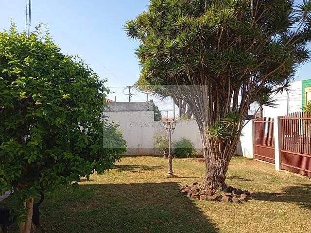 Casa com 825m² 3 quartos e 3 banheiros, à venda, no bairro Centro em Rolândia