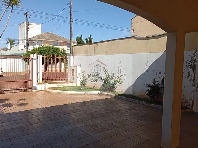 Casa com 825m² 3 quartos e 3 banheiros, à venda, no bairro Centro em Rolândia