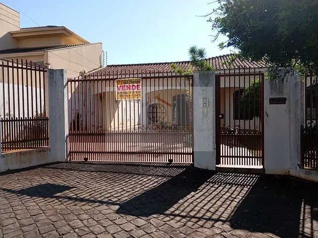 Casa com 825m² 3 quartos e 3 banheiros, à venda, no bairro Centro em Rolândia