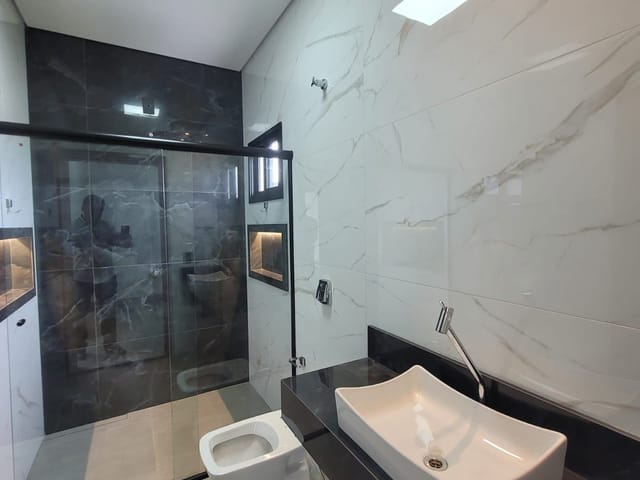 Casa com 372m² 3 quartos e 1 banheiro, à venda, no bairro Residencial Paris em Sinop