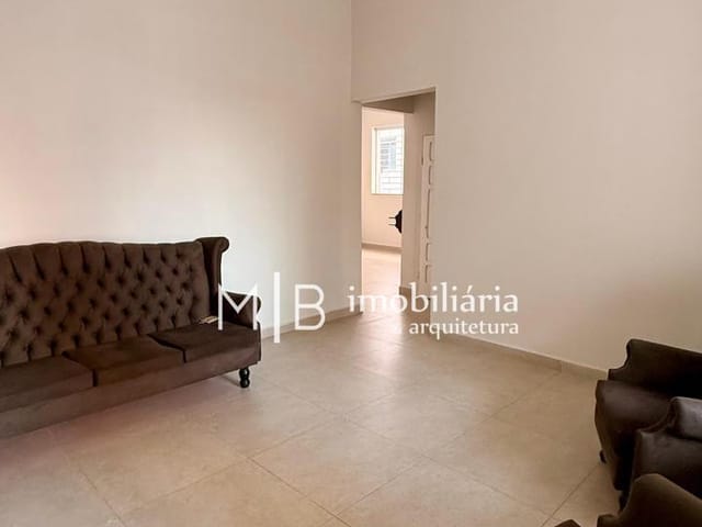 Casa 3 quartos e 2 banheiros, para alugar, no bairro Centro em Lavras