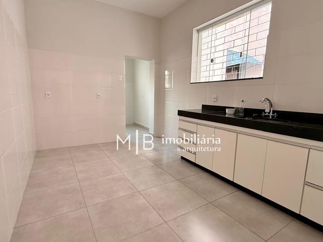 Casa 3 quartos e 2 banheiros, para alugar, no bairro Centro em Lavras