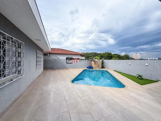 Casa 4 quartos e 2 banheiros, à venda, no bairro Champagnat em Londrina