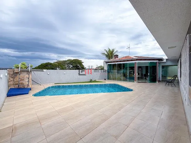 Casa 4 quartos e 2 banheiros, à venda, no bairro Champagnat em Londrina