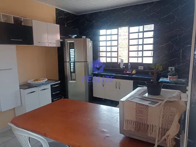 Casa com 250m² 3 quartos e 1 banheiro, à venda ou para alugar, no bairro Parque dos Pinheiros em Botucatu