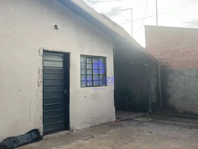 Casa com 250m² 3 quartos e 1 banheiro, à venda ou para alugar, no bairro Parque dos Pinheiros em Botucatu