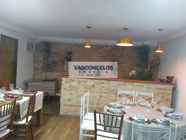 Casa com 300m² 2 quartos e 3 banheiros, à venda, no bairro Jardim Diamante em São José dos Campos