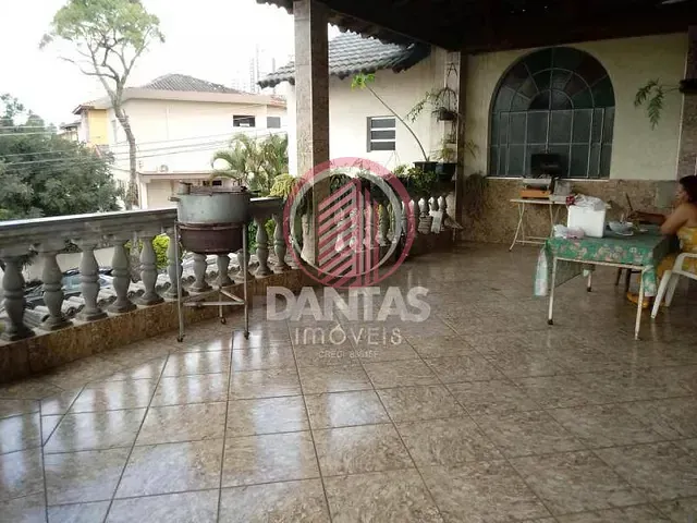 Casa com 250m² 5 quartos e 7 banheiros, à venda, no bairro Umuarama em Osasco