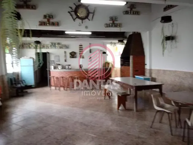 Casa com 250m² 5 quartos e 7 banheiros, à venda, no bairro Umuarama em Osasco