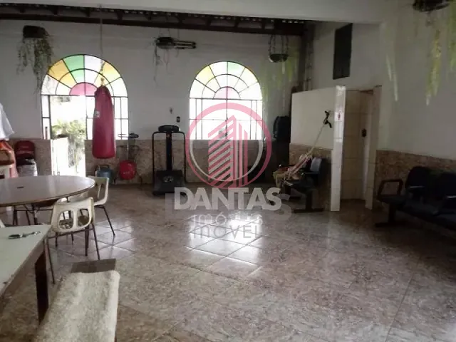 Casa com 250m² 5 quartos e 7 banheiros, à venda, no bairro Umuarama em Osasco