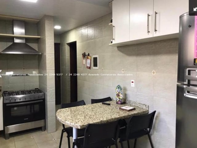 Casa com 480m², à venda, no bairro Bingen em Petrópolis