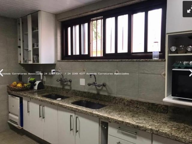 Casa com 480m², à venda, no bairro Bingen em Petrópolis