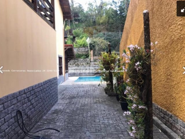 Casa com 480m², à venda, no bairro Bingen em Petrópolis