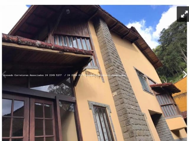 Casa com 480m², à venda, no bairro Bingen em Petrópolis