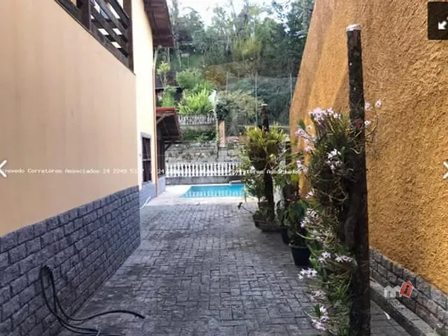 Casa com 480m², à venda, no bairro Bingen em Petrópolis