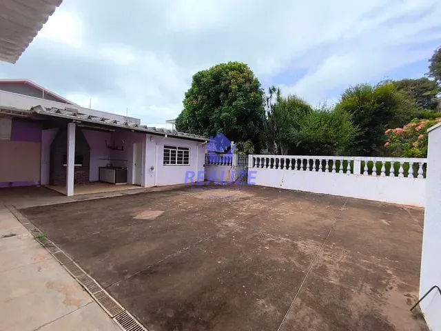 Casa 3 quartos e 6 banheiros, para alugar, no bairro Centro em Botucatu