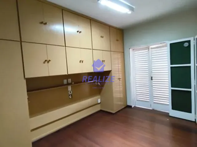 Casa 3 quartos e 6 banheiros, para alugar, no bairro Centro em Botucatu