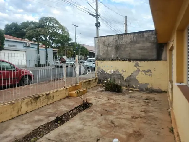 Casa com 264m² 3 quartos e 1 banheiro, à venda, no bairro Centro em Cosmópolis