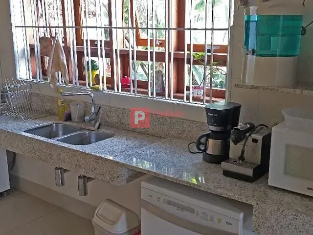 Casa com 1076m² 4 quartos e 3 banheiros, à venda, no bairro Vila Santo Antônio em Cotia