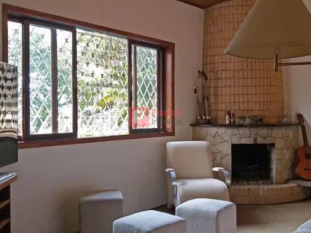 Casa com 1076m² 4 quartos e 3 banheiros, à venda, no bairro Vila Santo Antônio em Cotia