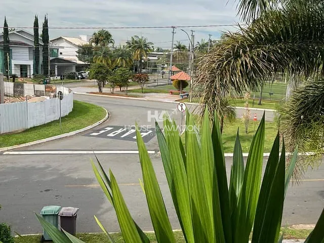 Casa 4 quartos e 4 banheiros, para alugar, no bairro Loteamento Portal do Sol II em Goiânia