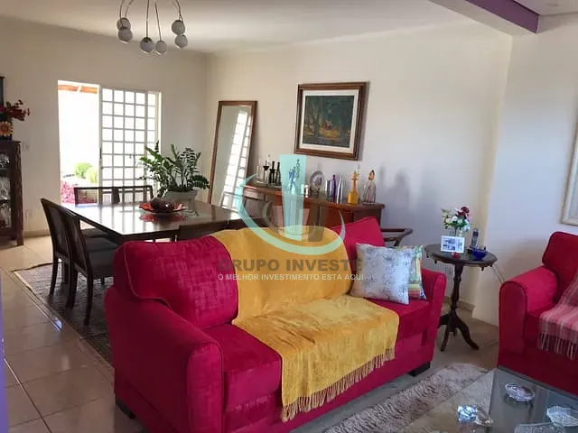 Casa com 308m² 3 quartos e 4 banheiros, à venda ou para alugar, no bairro Jardim dos Flamboyants em Araraquara