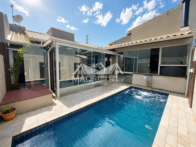 Casa com 200m² 3 quartos e 2 banheiros, para alugar, no bairro Madri em Palhoça