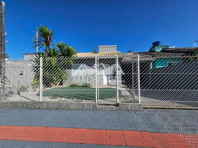 Casa com 200m² 3 quartos e 2 banheiros, para alugar, no bairro Madri em Palhoça