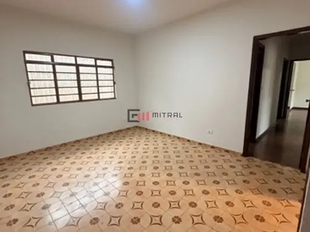 Casa com 350m² 3 quartos e 2 banheiros, para alugar, no bairro San Remo em Londrina