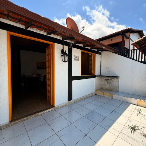 Casa com 2400m² 2 quartos e 2 banheiros, à venda, no bairro Peró em Cabo Frio