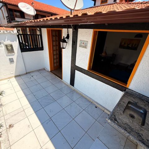 Casa com 2400m² 2 quartos e 2 banheiros, à venda, no bairro Peró em Cabo Frio