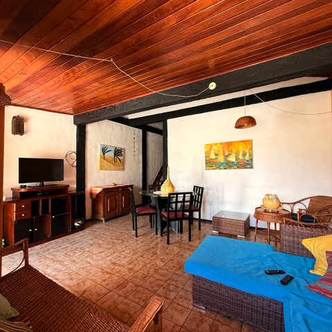 Casa com 2400m² 2 quartos e 2 banheiros, à venda, no bairro Peró em Cabo Frio