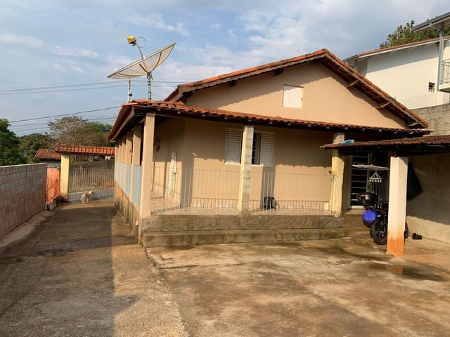 Casa com 400m² 2 quartos e 2 banheiros, à venda, no bairro Mantiqueira em Extrema