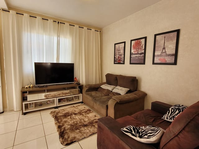 Casa com 70m² 3 quartos e 2 banheiros, à venda ou para alugar, no bairro Boa Vista em Ponta Grossa