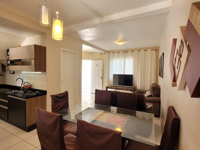 Casa com 70m² 3 quartos e 2 banheiros, à venda ou para alugar, no bairro Boa Vista em Ponta Grossa