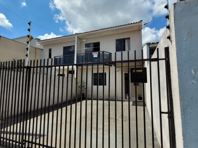 Casa com 70m² 3 quartos e 2 banheiros, à venda ou para alugar, no bairro Boa Vista em Ponta Grossa