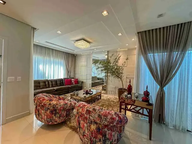 Casa com 440m² 3 quartos e 4 banheiros, à venda, no bairro Jardim São Pedro em Apucarana