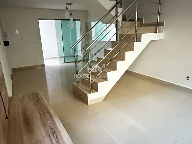 Sobrado 3 quartos e 3 banheiros, à venda, no bairro Setor Faiçalville em Goiânia