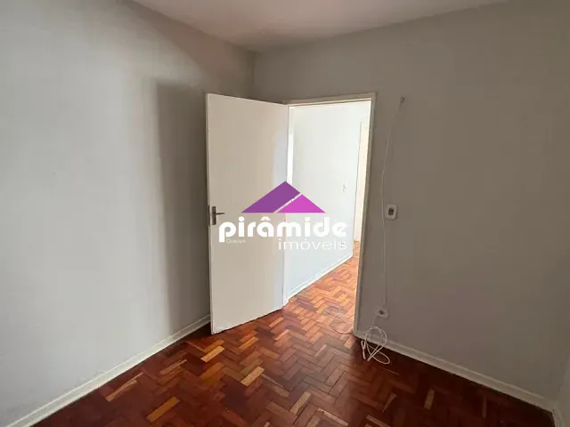 Casa com 200m² 3 quartos e 1 banheiro, para alugar, no bairro Jardim Ismênia em São José dos Campos