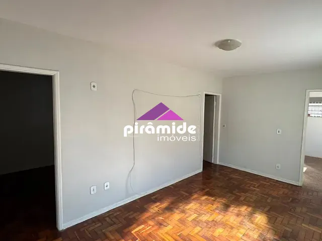 Casa com 200m² 3 quartos e 1 banheiro, para alugar, no bairro Jardim Ismênia em São José dos Campos