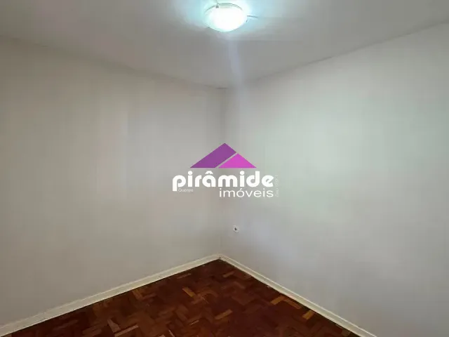 Casa com 200m² 3 quartos e 1 banheiro, para alugar, no bairro Jardim Ismênia em São José dos Campos