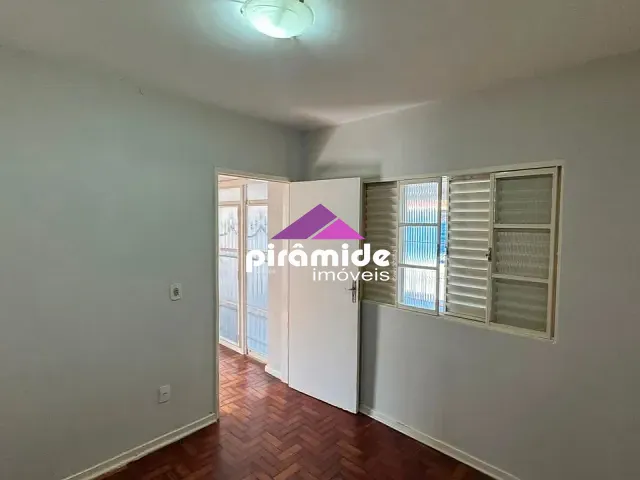 Casa com 200m² 3 quartos e 1 banheiro, para alugar, no bairro Jardim Ismênia em São José dos Campos