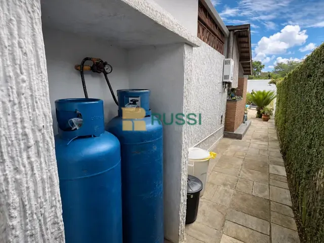 Casa com 675m² 4 quartos e 3 banheiros, à venda, no bairro Jardim Esplanada em São José dos Campos